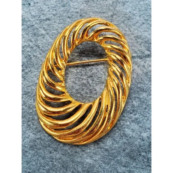 Gold Tone Oval Flair Brooch Pin - Picture 1 of 2